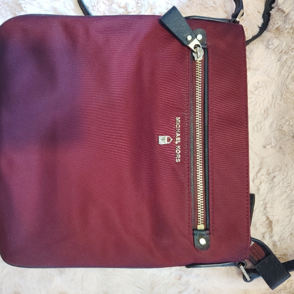 FLAWLESS!!Michael Kors, Maroon Kelsey Nylon Crossbody - Picture 4 of 8